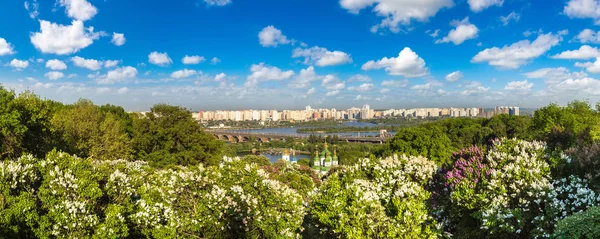 Kiev and Vydubychi Monastery — Stock Photo, Image