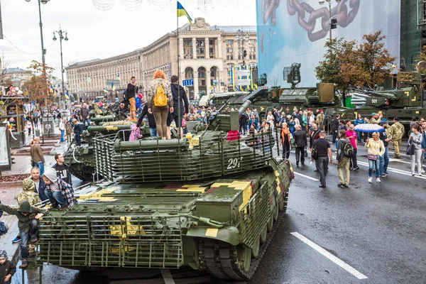 Exposición de equipamiento militar en Kiev — Foto de Stock