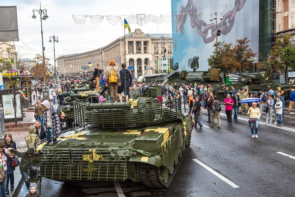 Exhibition of military equipment in Kiev — Stock Photo, Image