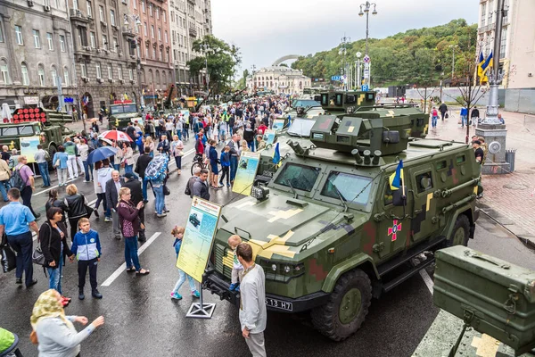 Exposición de equipamiento militar en Kiev — Foto de Stock