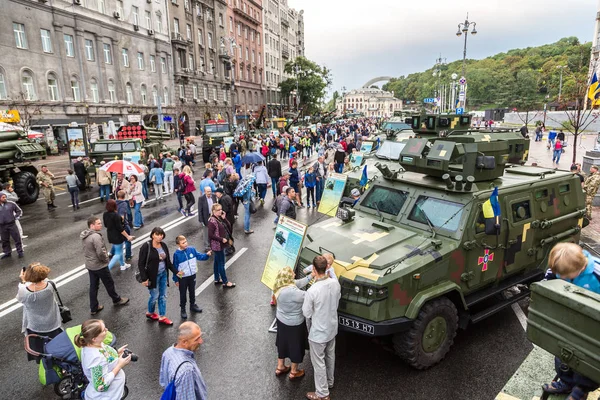 Exposición de equipamiento militar en Kiev — Foto de Stock