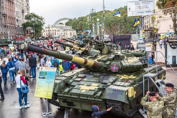 Exposición de equipamiento militar en Kiev — Foto de Stock