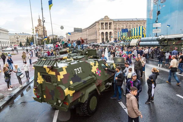 Exposición de equipamiento militar en Kiev — Foto de Stock