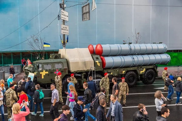 Exhibition of military equipment in Kiev — Stock Photo, Image