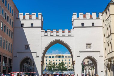 Münih 'te Karlstor kapısı