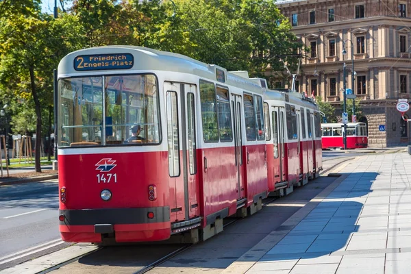 Viyana'da elektrikli tramvay