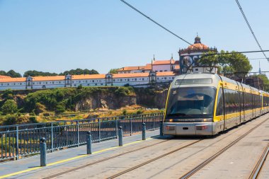Porto modern metro tren