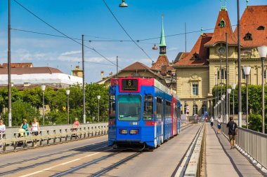 Modern şehir tramvay Bern