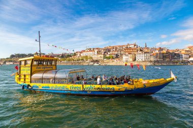 Turist tekne ve Porto Douro Nehri