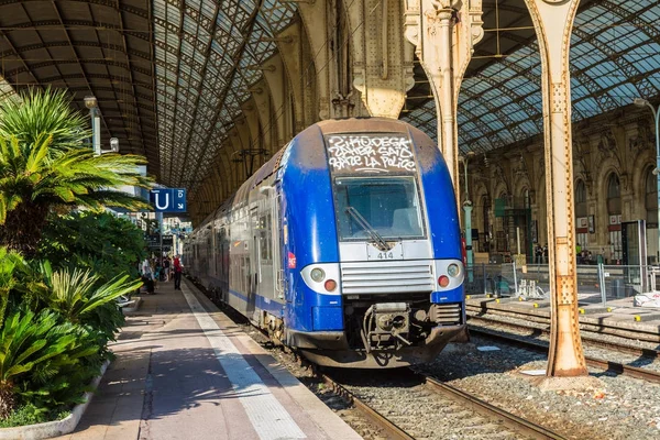 Bahnhof in schöner Lage — Stockfoto