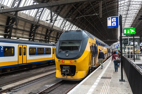 アムステルダムの中央駅 — ストック写真