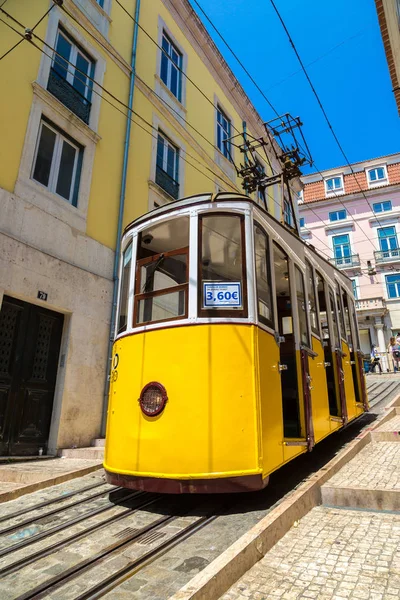 Funicular en el centro de Lisboa — Foto de Stock