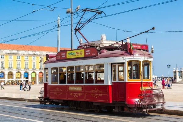 ビンテージのリスボンの路面電車 — ストック写真