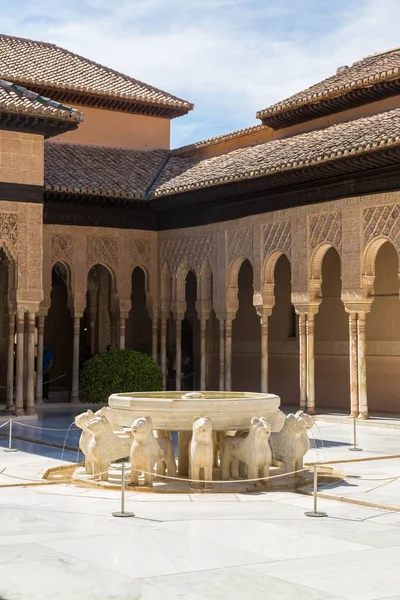 Domstolen av Lions i Alhambra i Granada — Stockfoto