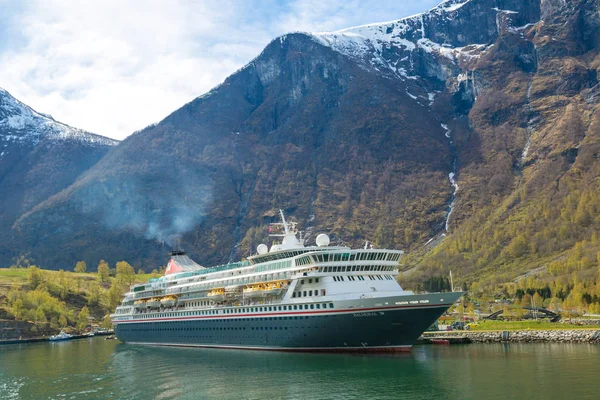 Cruise ship in Norway — Stock Photo, Image