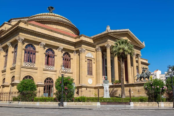 Massimo theatre in Palermo — Stock Photo, Image