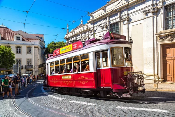 Historická tramvaj v Lisabonu — Stock fotografie