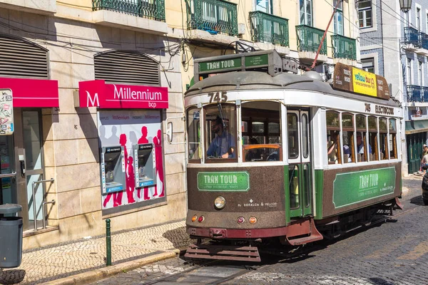 ビンテージのリスボンの路面電車 — ストック写真