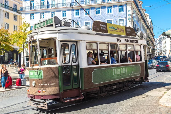 Tram vintage a Lisbona — Foto Stock