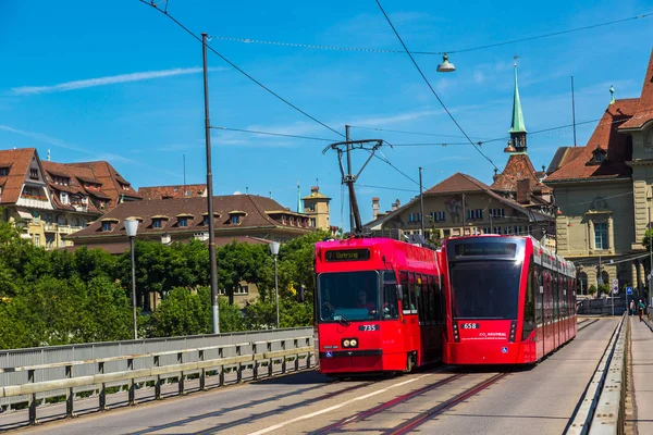 Современный городской трамвай Берна — стоковое фото