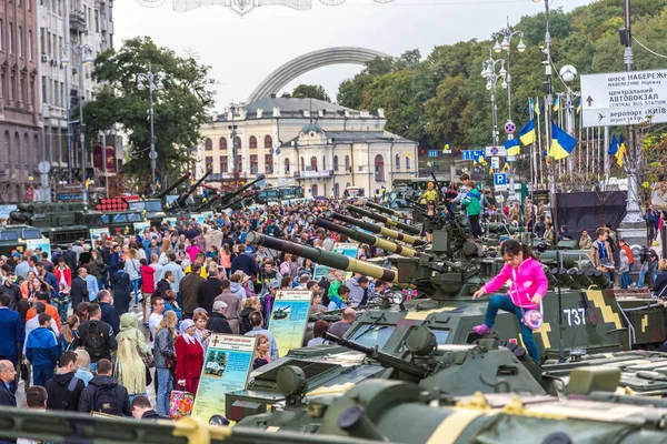 キエフでの軍事機器の展示会 — ストック写真