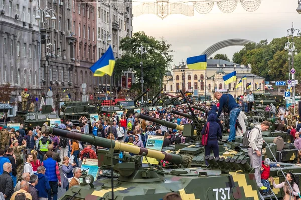 Utställning av militär utrustning i Kiev — Stockfoto