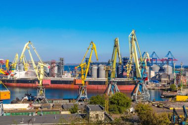 Kargo konteyner terminal limanında Odessa