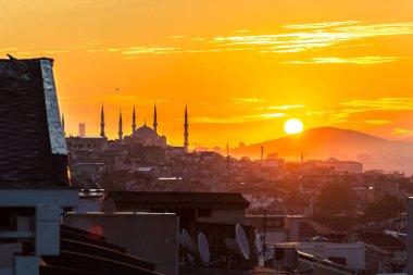 Istanbul'da Sultanahmet Camii gün batımında