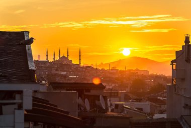 Istanbul'da Sultanahmet Camii gün batımında