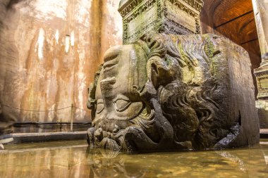 Yerebatan Sarnıcı, Medusa başı