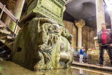 Yerebatan Sarnıcı, Medusa başı