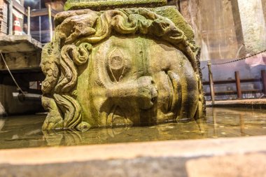 Yerebatan Sarnıcı, Medusa başı