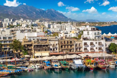 Girne, Kuzey Kıbrıs'ta limanda