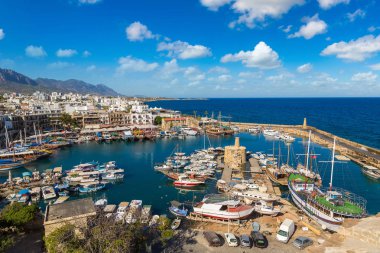 Girne, Kuzey Kıbrıs'ta limanda