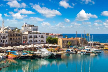 Girne, Kuzey Kıbrıs'ta limanda
