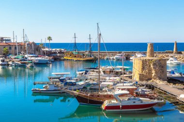 Girne, Kuzey Kıbrıs'ta limanda