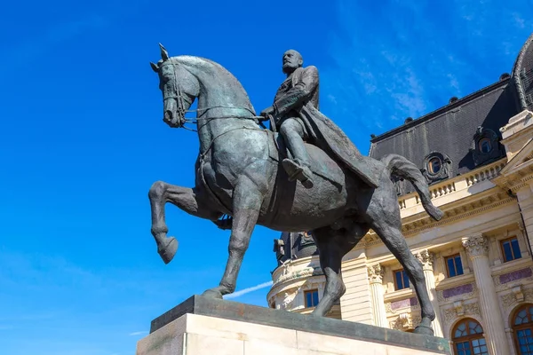 Estátua do Rei Carol I em Bucareste — Fotografia de Stock