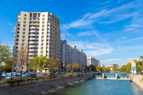 Río Dambovita en Bucarest — Foto de Stock