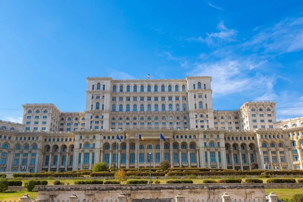 Parlamento en Bucarest ciudad —  Fotos de Stock