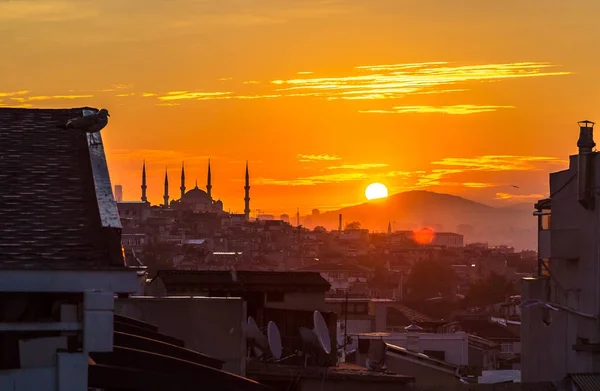 Solnedgång vid Blå moskén i Istanbul — Stockfoto