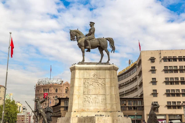 Monumento a Ataturk en Ankara —  Fotos de Stock