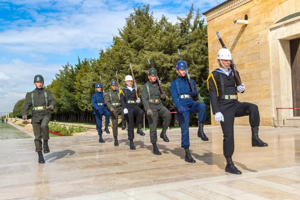 安卡拉 Anitkabir 的警卫轮班仪式 — 图库照片