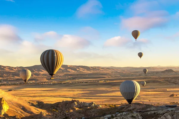 Vuelo en globo en Capadocia — Foto de Stock