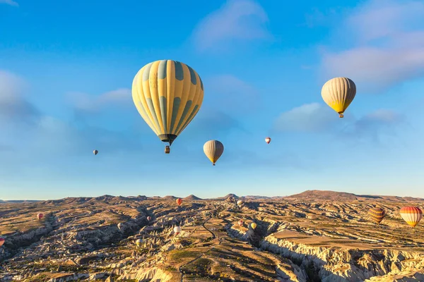 Gorące powietrze balony lot w Kapadocji — Zdjęcie stockowe