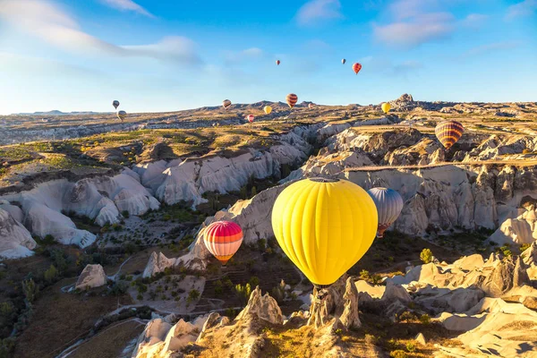 Sıcak hava balon uçuş Kapadokya — Stok fotoğraf