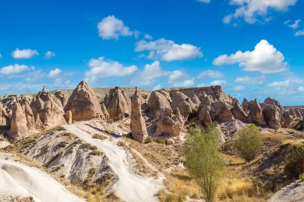 Paisaje formaciones rocosas volcánicas — Foto de Stock