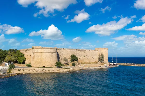 Kyrenia slott och hamnen i norra Cypern — Stockfoto
