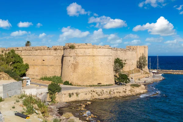 Kyrenia slott och hamnen i norra Cypern — Stockfoto