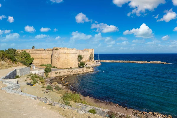 Girne Kalesi ve Limanı Kuzey Kıbrıs'ta — Stok fotoğraf