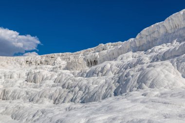 Pamukkale 'deki travertin havuzları ve terasları